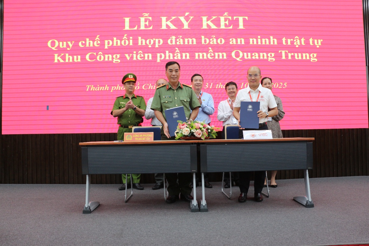 Ký kết “Quy chế phối hợp đảm bảo an ninh trật tự Khu Công viên phần mềm Quang Trung” giữa Công an phường Trung Mỹ Tây và QTSC