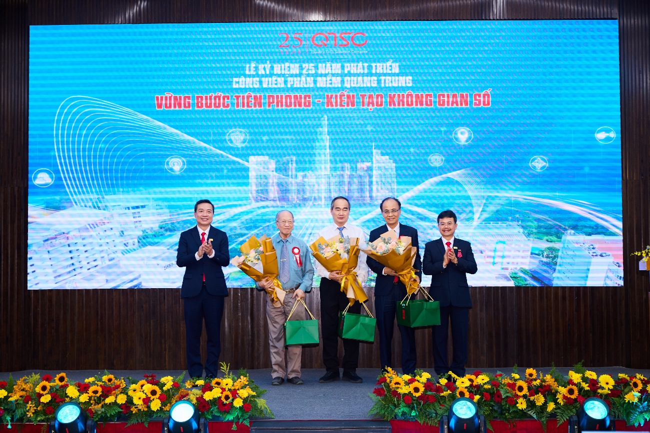 Tri ân các vị lãnh đạo và lãnh đạo QTSC qua các thời kỳ