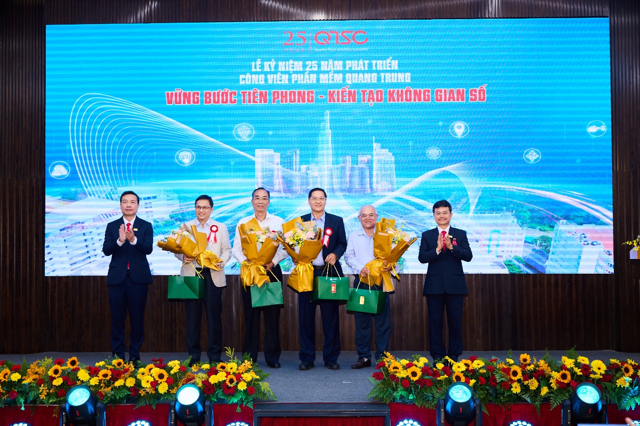 Tri ân các vị lãnh đạo và lãnh đạo QTSC qua các thời kỳ