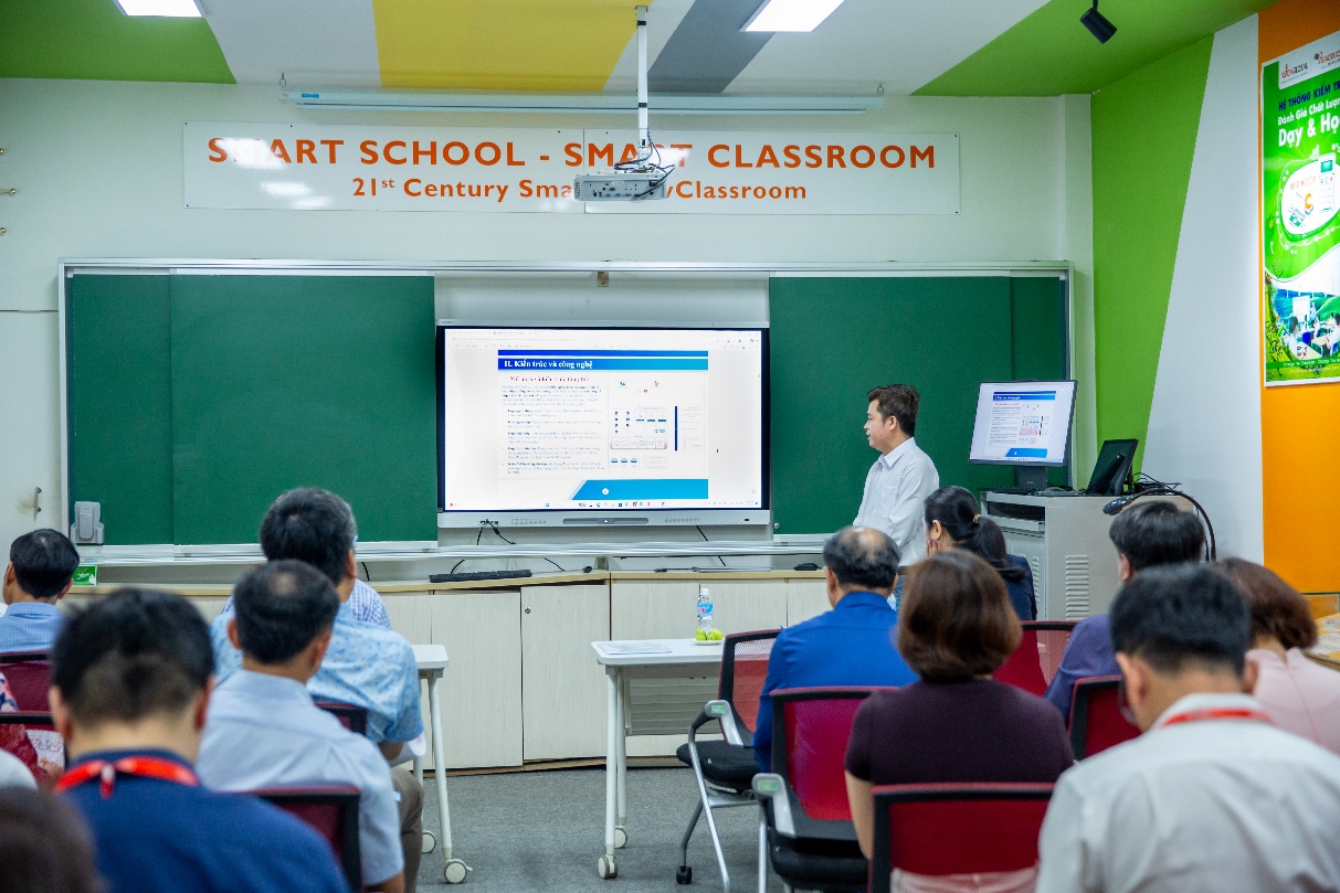 QTSC representative introducing digital transformation solutions for public administrative procedures