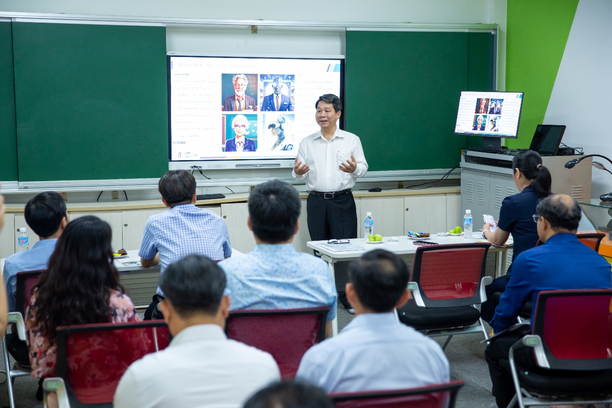 Mr. Ha Duy Binh sharing insights on digital transformation in education