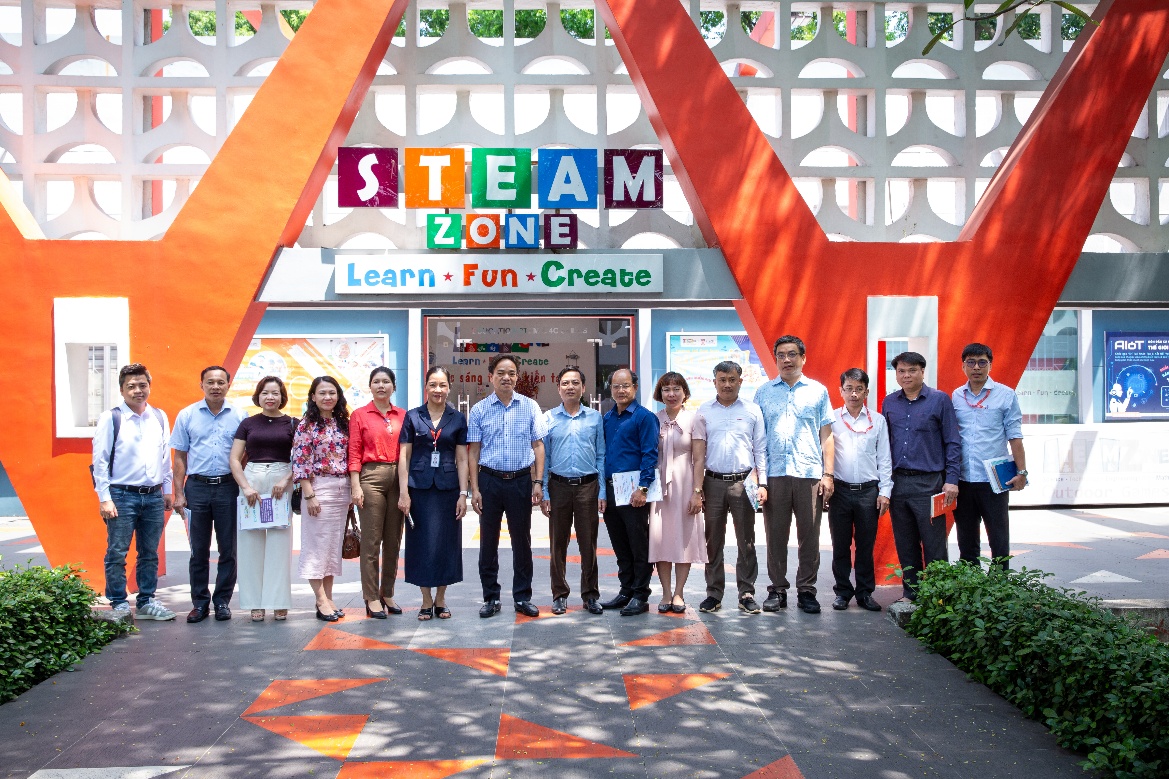 Group photo at STEAMZone Center