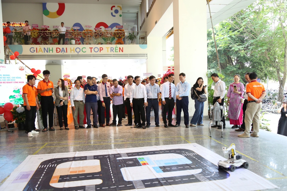 Trường Cao đẳng Viễn Đông đạt danh hiệu “Trường Cao đẳng Chất lượng cao”