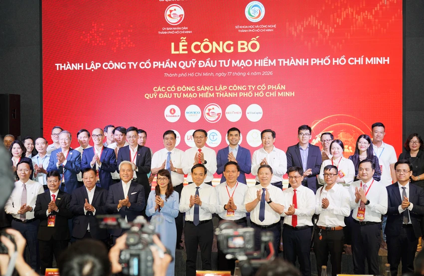 Lãnh đạo Trung ương, TP.HCM, các cổ đông, doanh nghiệp... chụp ảnh kỷ niệm