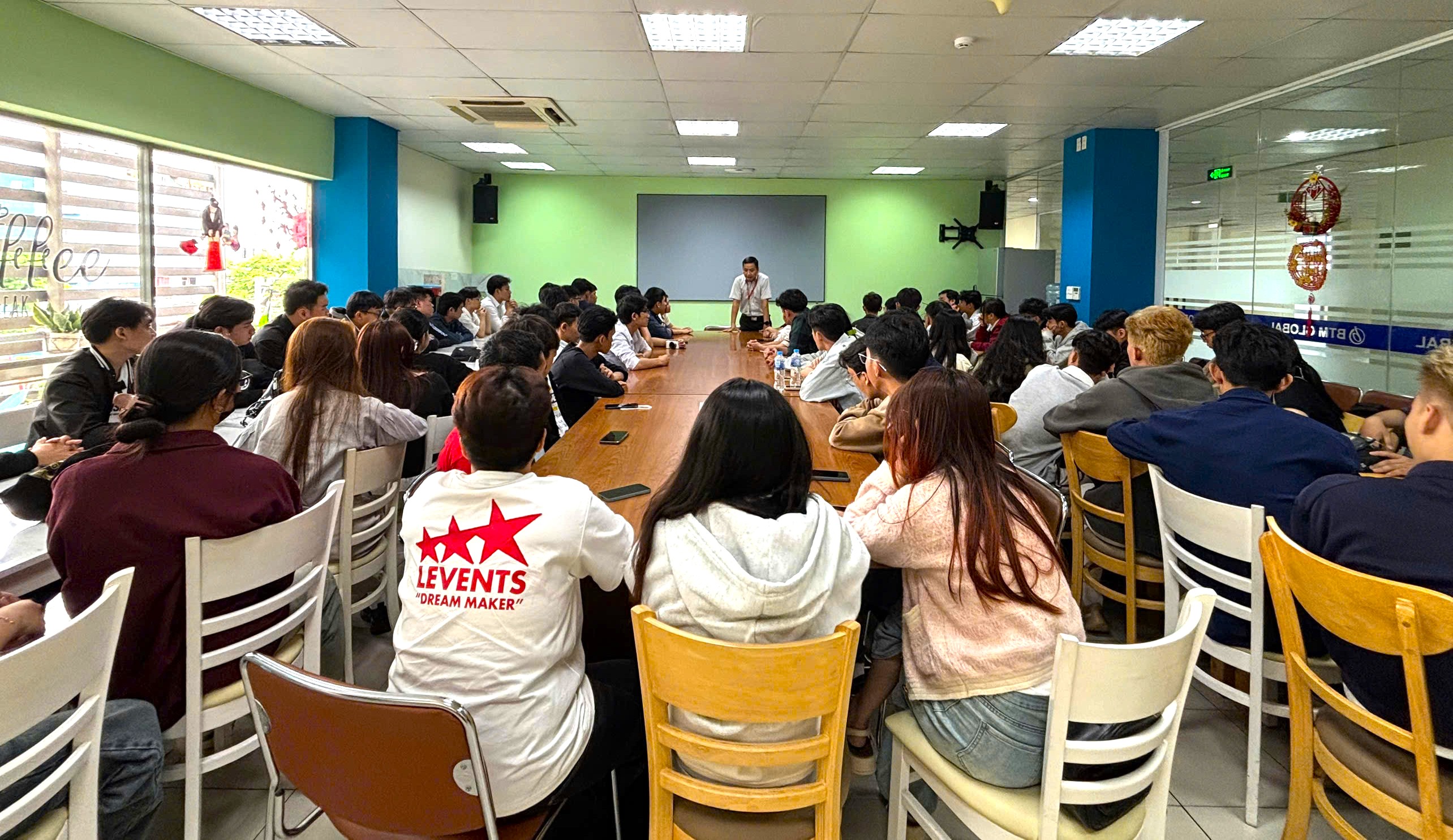 Tham quan môi trường làm việc thực tế tại công ty BTM Global Việt Nam