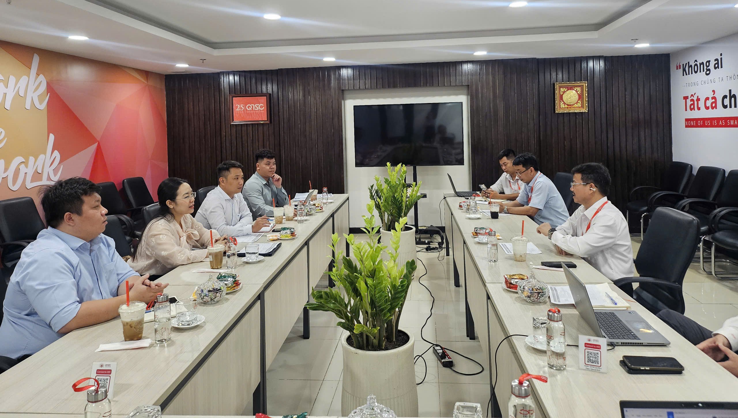 Đoàn TST làm việc và trao đổi tại QTSC