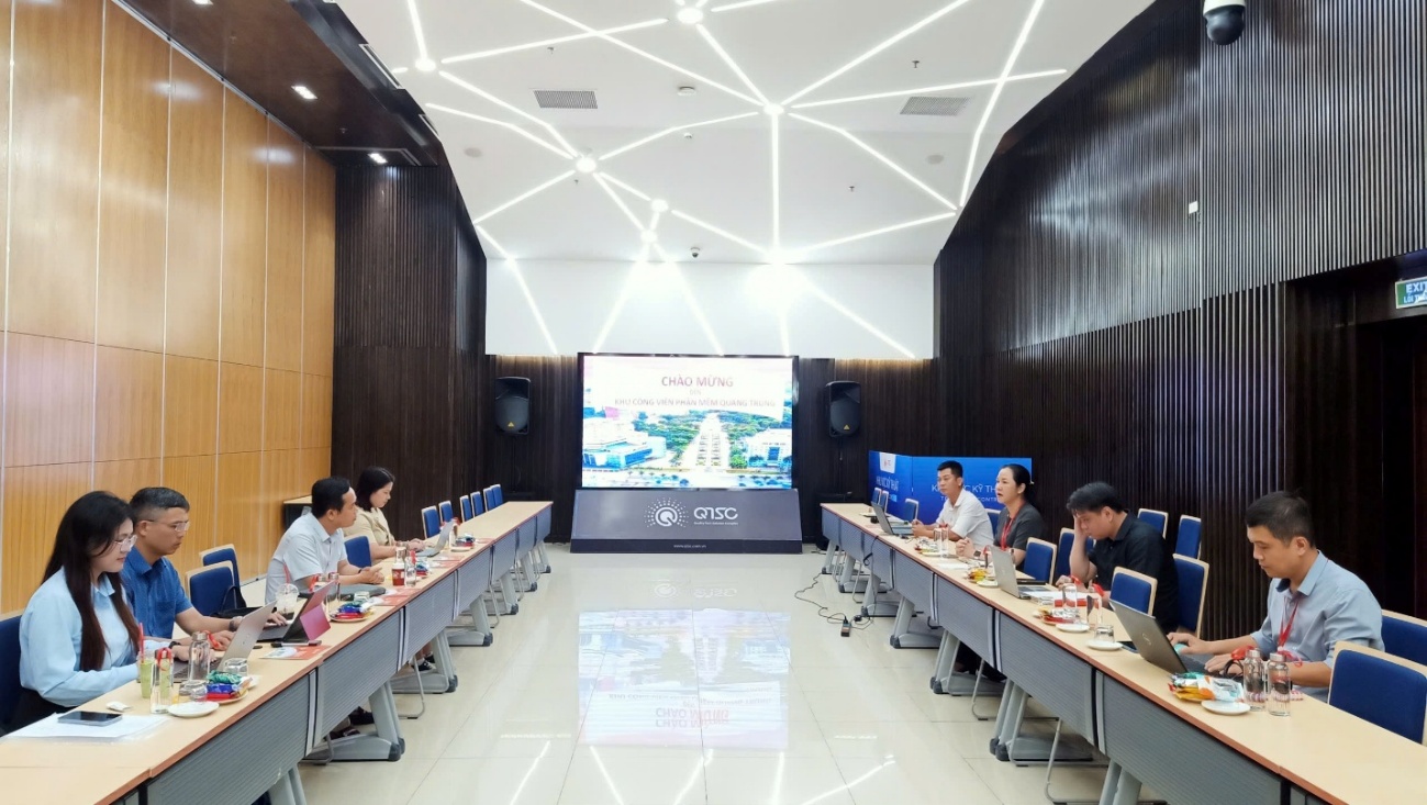 Đoàn làm việc và trao đổi tại QTSC
