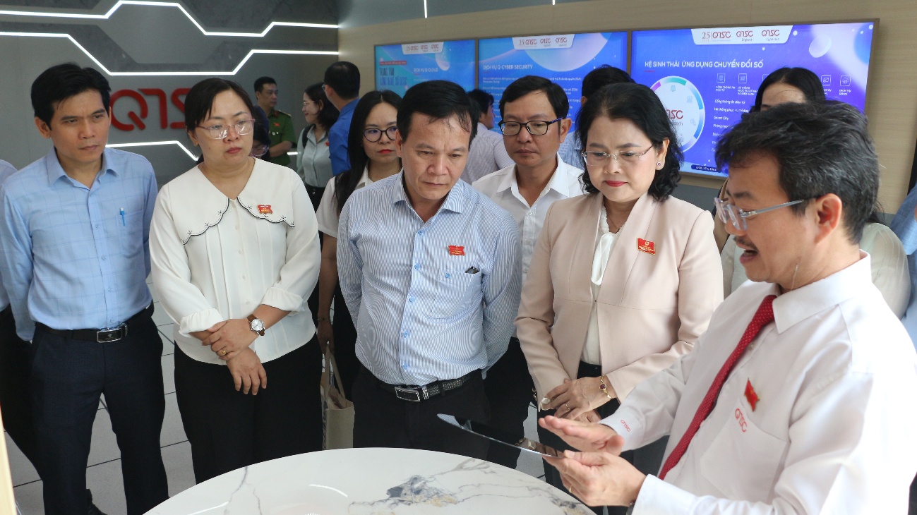 Tham quan Trung tâm Công nghệ số QTSC