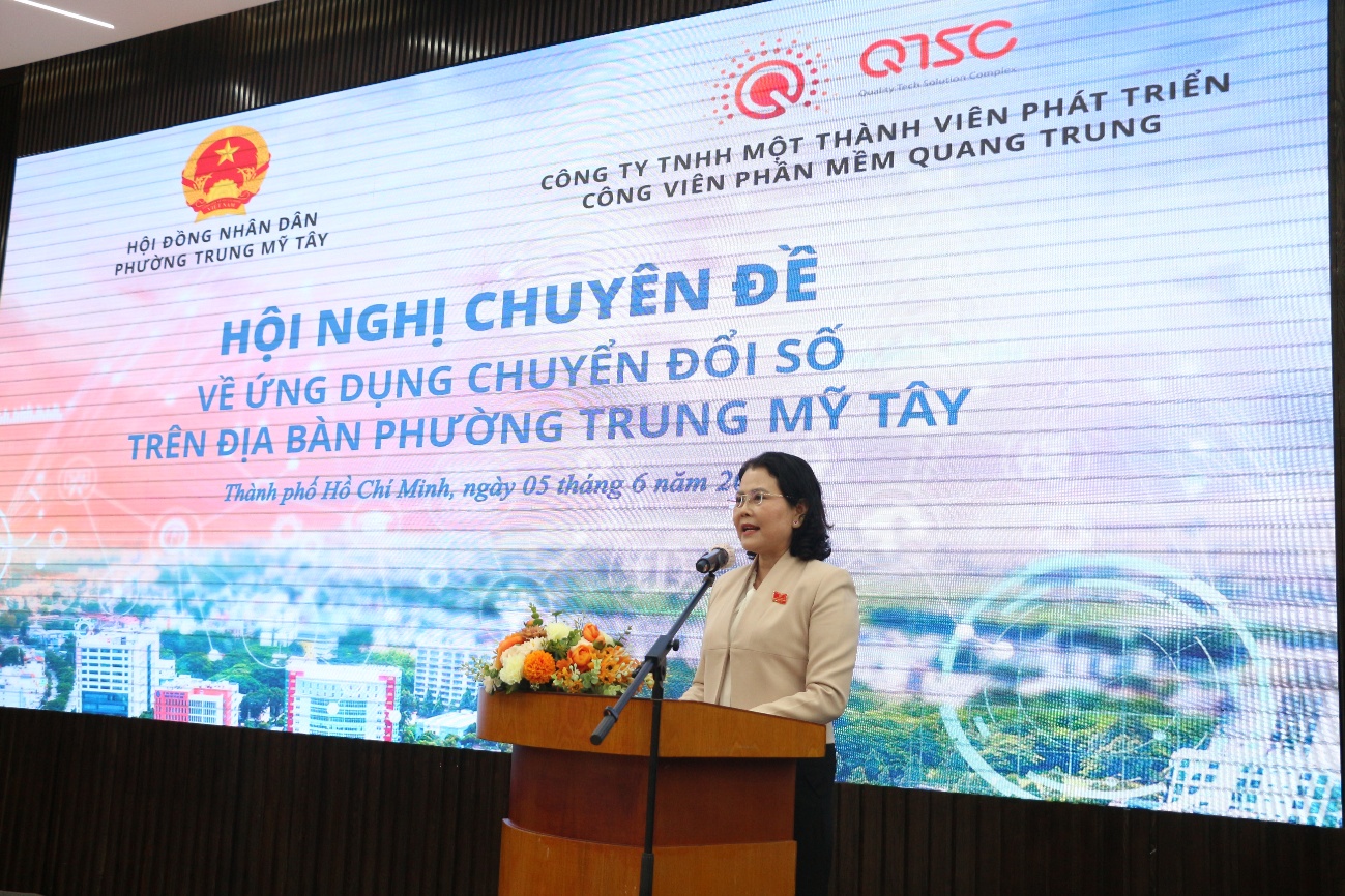 Bà Nguyễn Thị Ngọc Duyên – Bí thư Đảng ủy, Chủ tịch HĐND phường Trung Mỹ Tây phát biểu khai mạc và chỉ đạo hội nghị