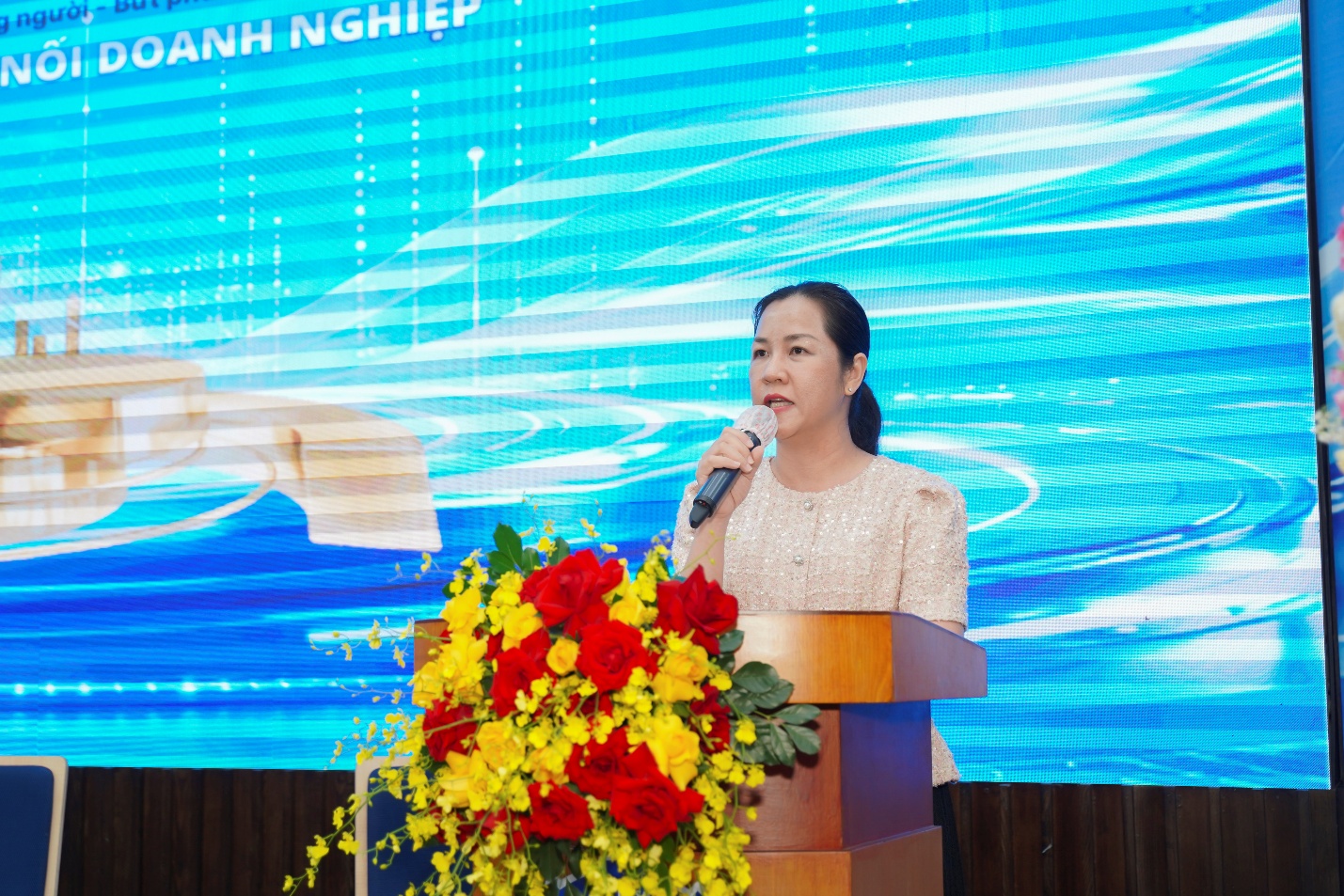 Bà Phạm Thị Kim Phượng, Phó Giám đốc QTSC phát biểu tại chương trình TBSG Business Networking Lounge, trong khuôn khổ TBSG Business Connect lần 2