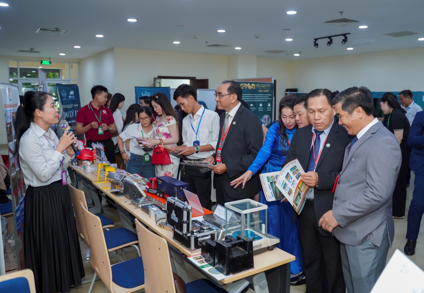 Khu vực giới thiệu sản phẩm, giải pháp của các doanh nghiệp hội viên