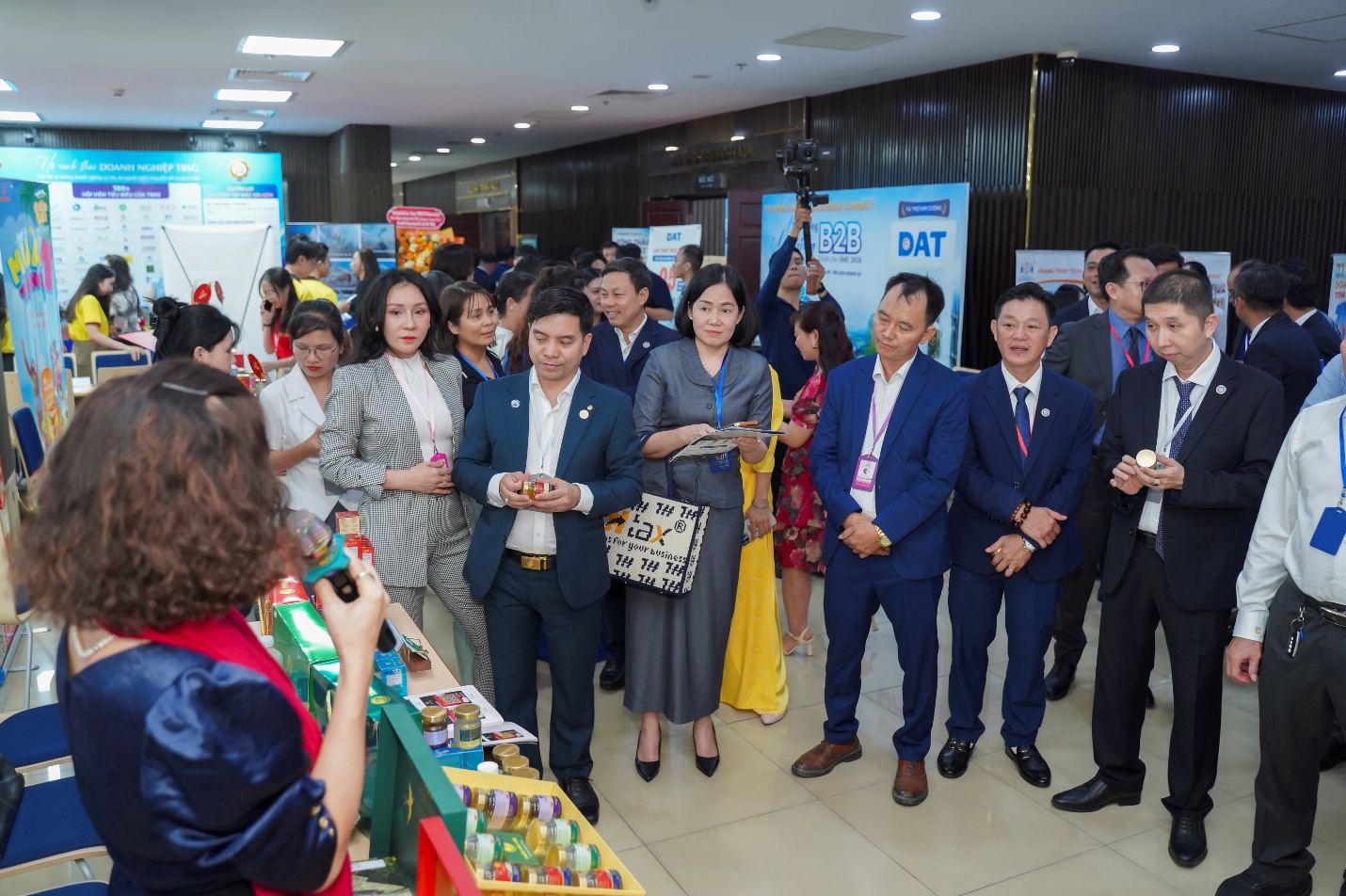 Khu vực giới thiệu sản phẩm, giải pháp của các doanh nghiệp hội viên