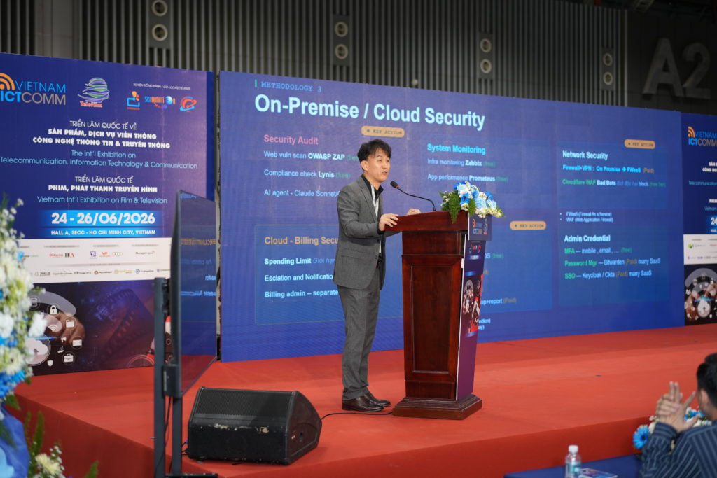 Ông Felix Jung Seung Ho – Phó Tổng Giám đốc Công nghệ Thông tin của MP Logistics, Doanh nghiệp hội viên Hiệp hội Logistics và Cảng biển TP. HCM (HLA) trình bày tại hội thảo
