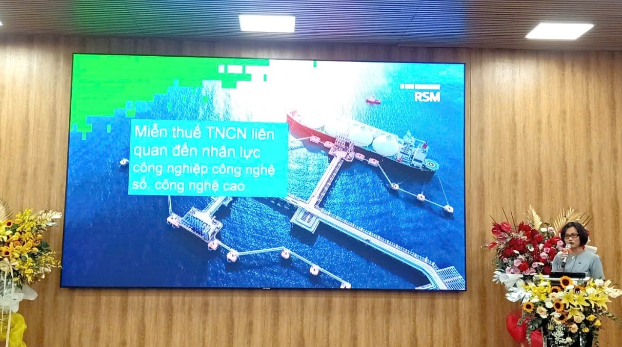 Bà Mai Phước Vĩnh Châu – Giám đốc, Dịch vụ Con người và Tổ chức – RSM Việt Nam trình bày chuyên đề: “Cập nhật quy định về Thuế Thu nhập cá nhân”