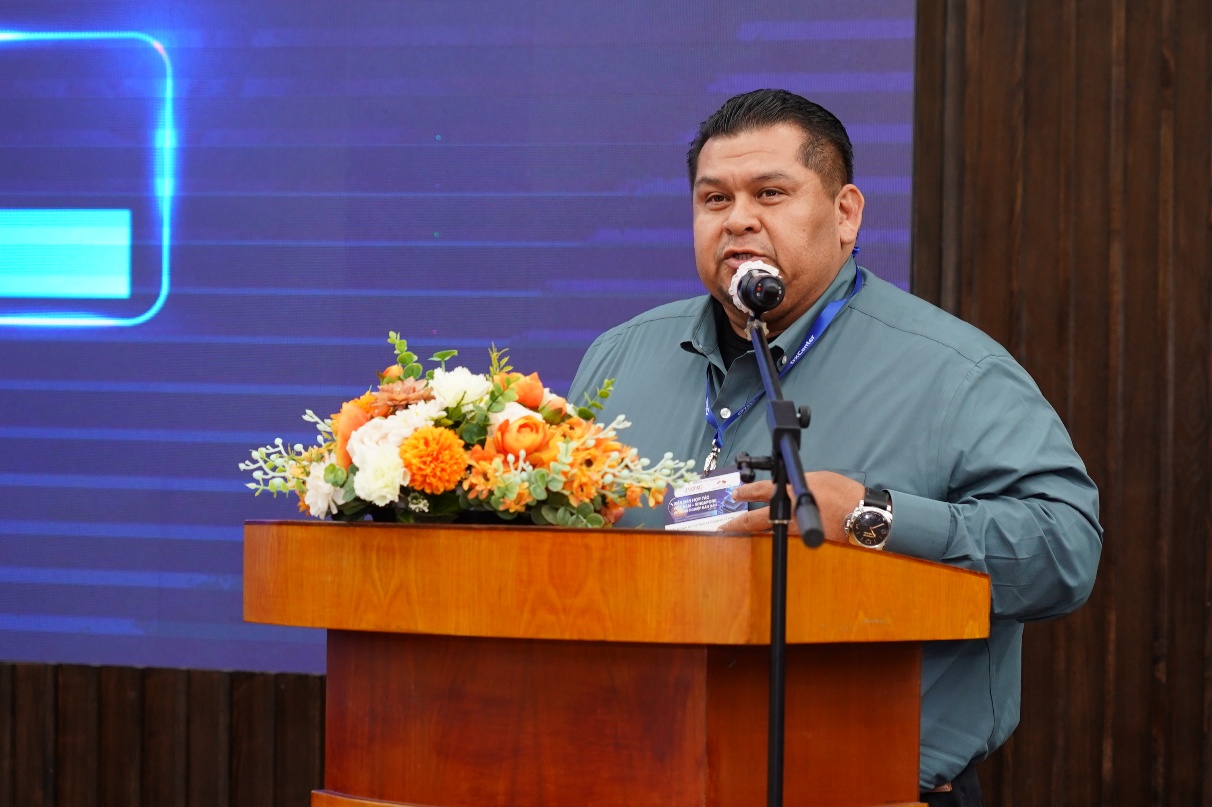 Ông Jorge Villalobos, Cố vấn cấp cao của Công ty cổ phần Giải pháp Bán dẫn Ultrasil trình bày tham luận "Phát triển chuỗi cung ứng wafer bán dẫn tại Việt Nam: Cơ hội đầu tư và hợp tác quốc tế"