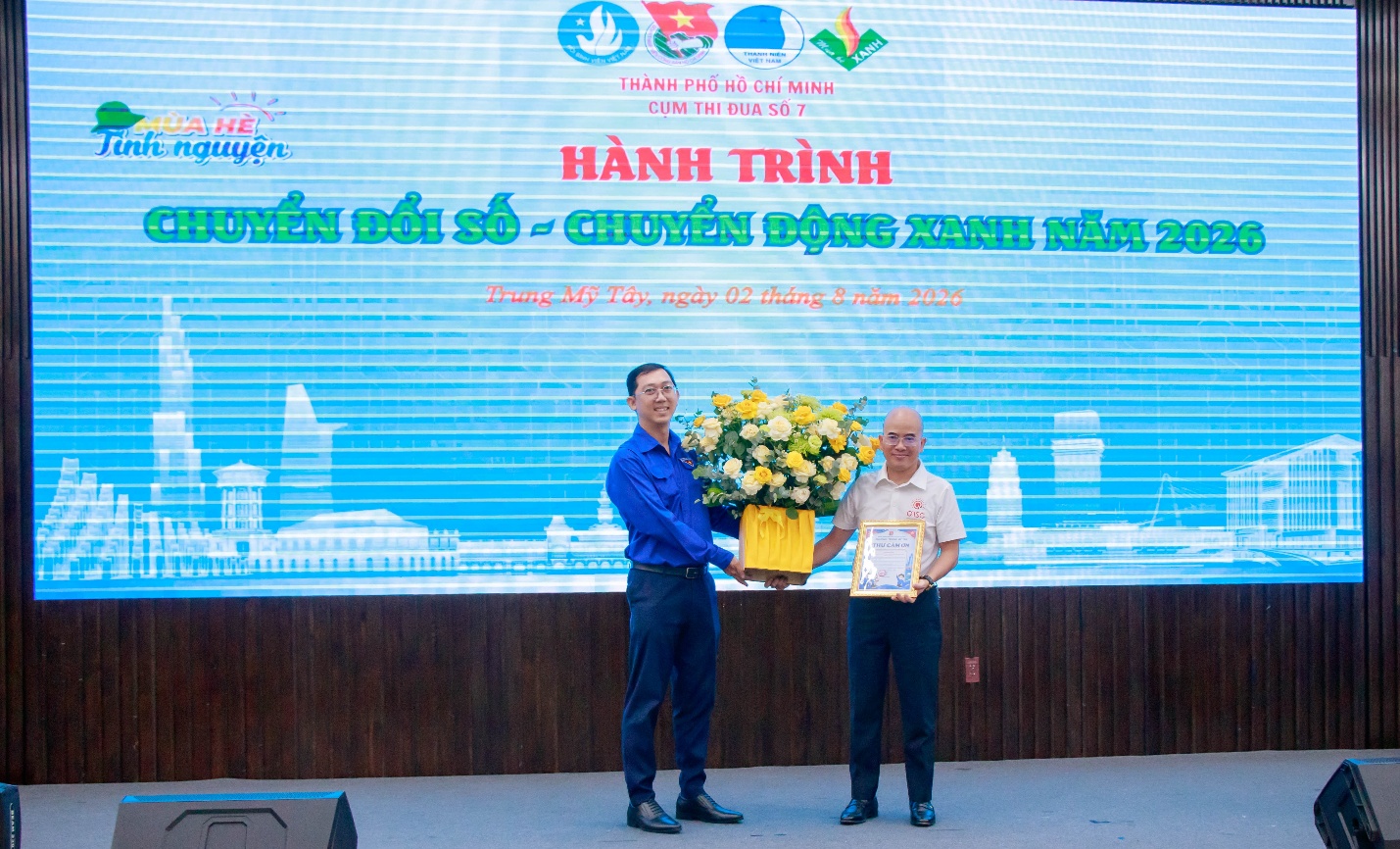 Đại diện Ban tổ chức cám ơn QTSC đã đồng hành, hỗ trợ chương trình Hành trình “Chuyển đổi số - Chuyển động xanh” năm 2026