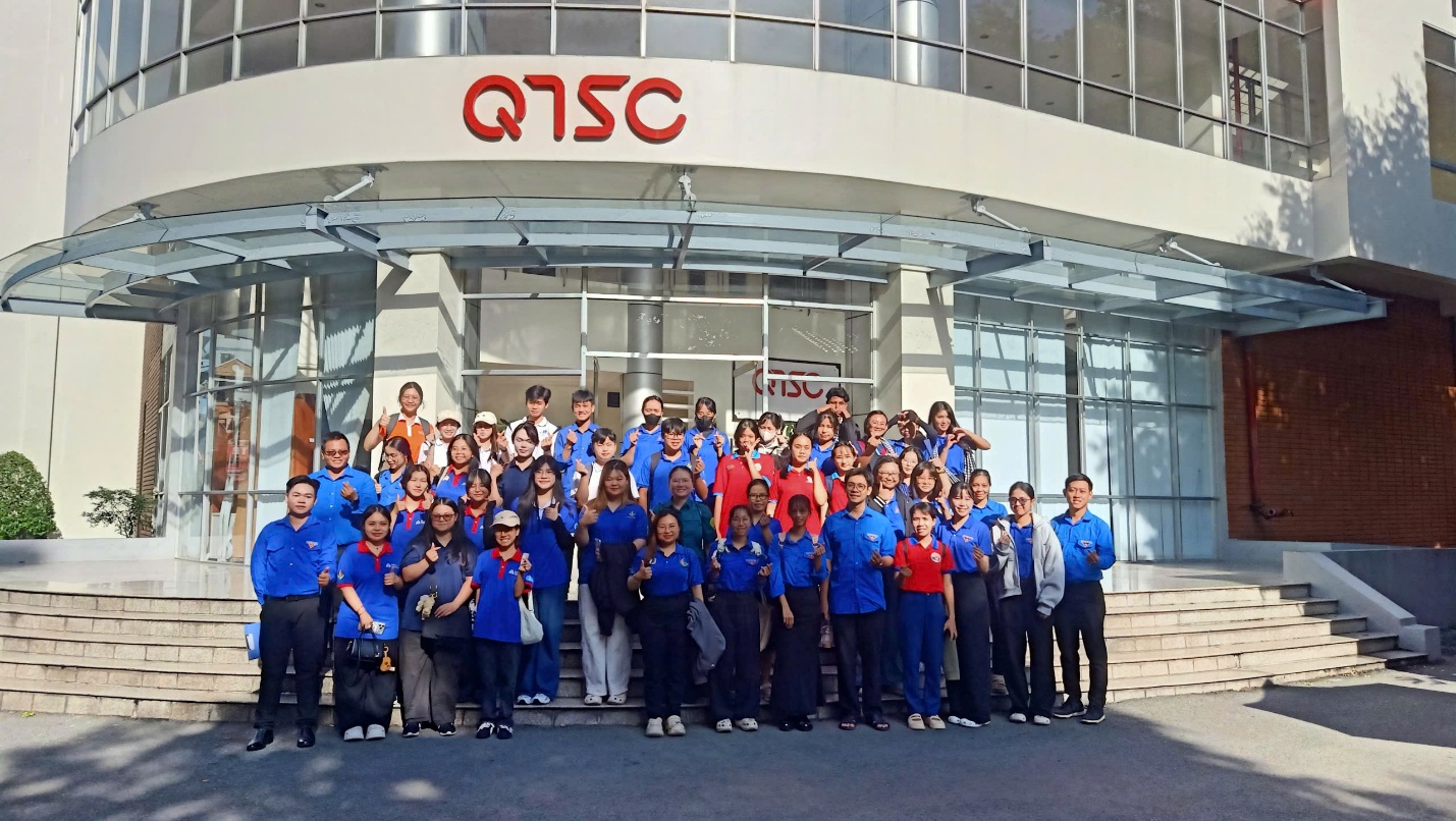 Đoàn sinh viên tham quan một số mô hình tiêu biểu tại QTSC
