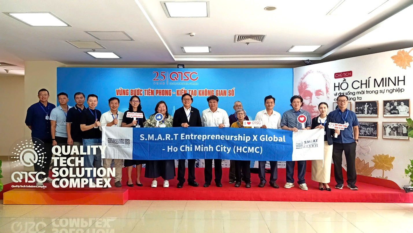 Đoàn S.M.A.R.T Entrepreneurship Global X làm việc tại QTSC