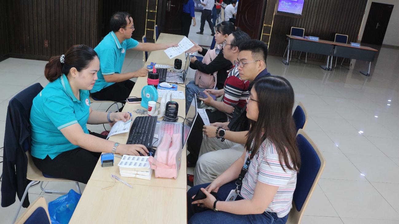 Hơn 300 người tham gia hiến máu tình nguyện tại QTSC
