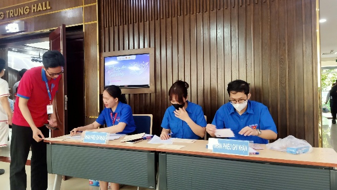 Hơn 300 người tham gia hiến máu tình nguyện tại QTSC