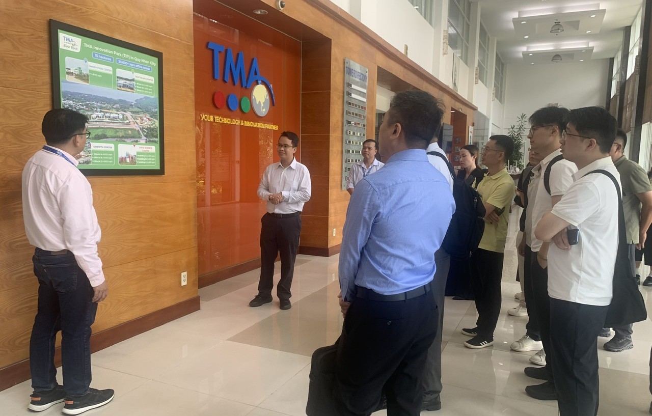 Đoàn tham quan công ty TMA Solutions