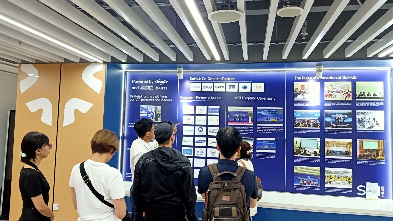The delegation visits Soihub – the Open Innovation Center
