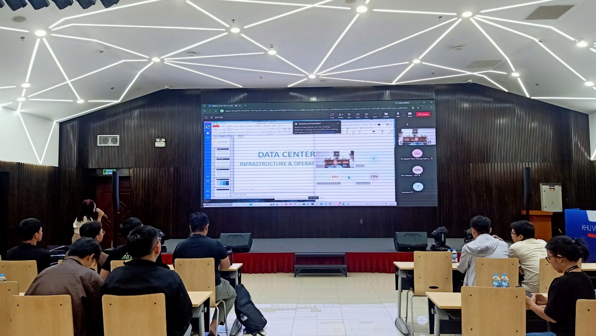 Startup NWoS 2026 tìm hiểu hạ tầng Trung tâm dữ liệu tại QTSC