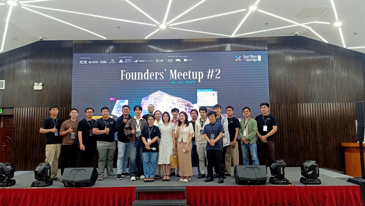 Startup NWoS 2026 tìm hiểu hạ tầng Trung tâm dữ liệu tại QTSC