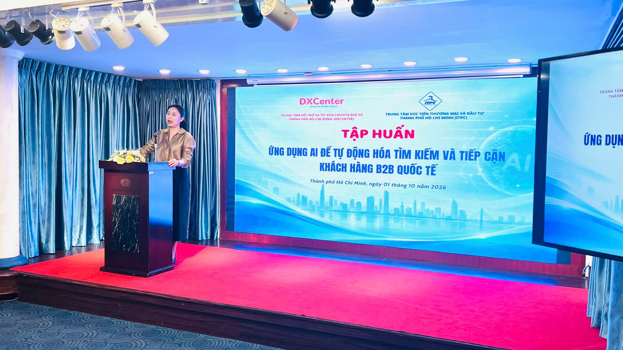 Hình 1: Bà Hồ Thị Quyên – Phó Giám đốc Trung tâm Xúc tiến Thương mại và Đầu tư TP.HCM (ITPC) phát biểu khai mạc khóa tập huấn