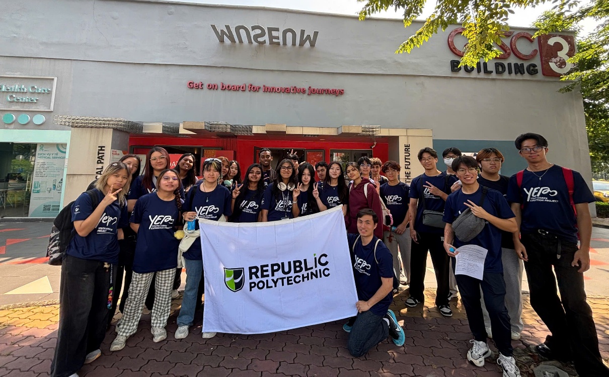 Sinh viên Republic Polytechnic (Singapore) tìm hiểu hệ sinh thái công nghệ số tại QTSC
