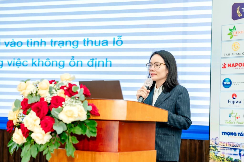 Bà Nguyễn Thị Hợp - ERP Solution/Team Leader, Công ty Oro trình bày chủ đề : “Quản lý lãi lỗ Dự án cho các ngành nghề chuyên biệt- Cơ chế quản trị cho tăng trưởng bền vững”