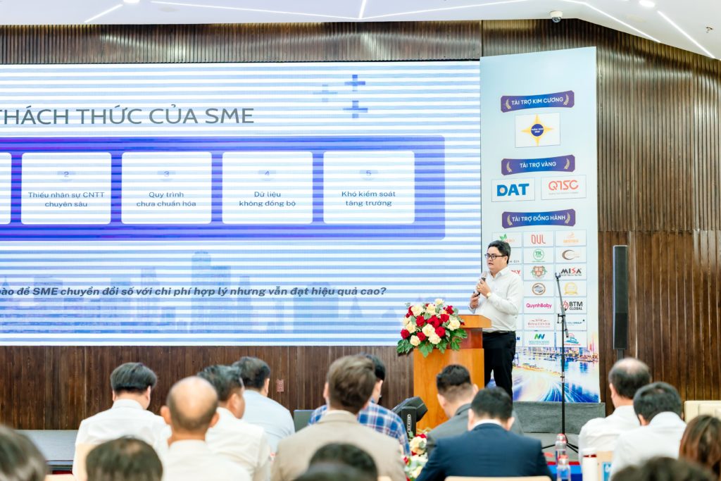 Ông Lê Xuân Phong – Giám Đốc công ty cổ phần FTI Sài Gòn giới thiệu chủ đề: “Chuyển đổi số SME cùng SAP Business One Cloud”