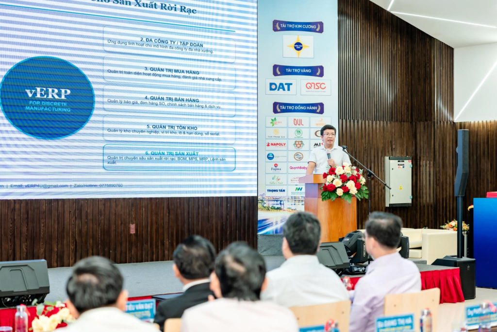 Ông Thẩm Văn Hương – Chủ tịch ERP Việt trình bày chủ đề: “Quản trị doanh nghiệp sản xuất với phần mềm vERP”