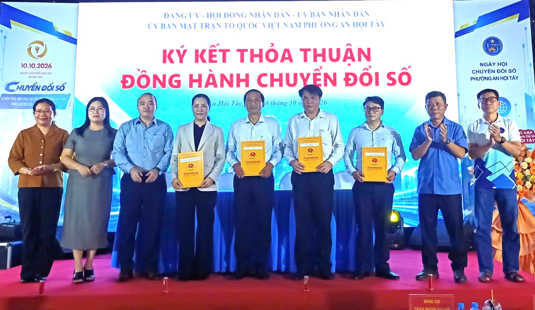 Đại diện Lãnh đạo UBND phường An Hội Tây, QTSC, DXCenter và VNPT thực hiện ký kết thỏa thuận đồng hành chuyển đổi số