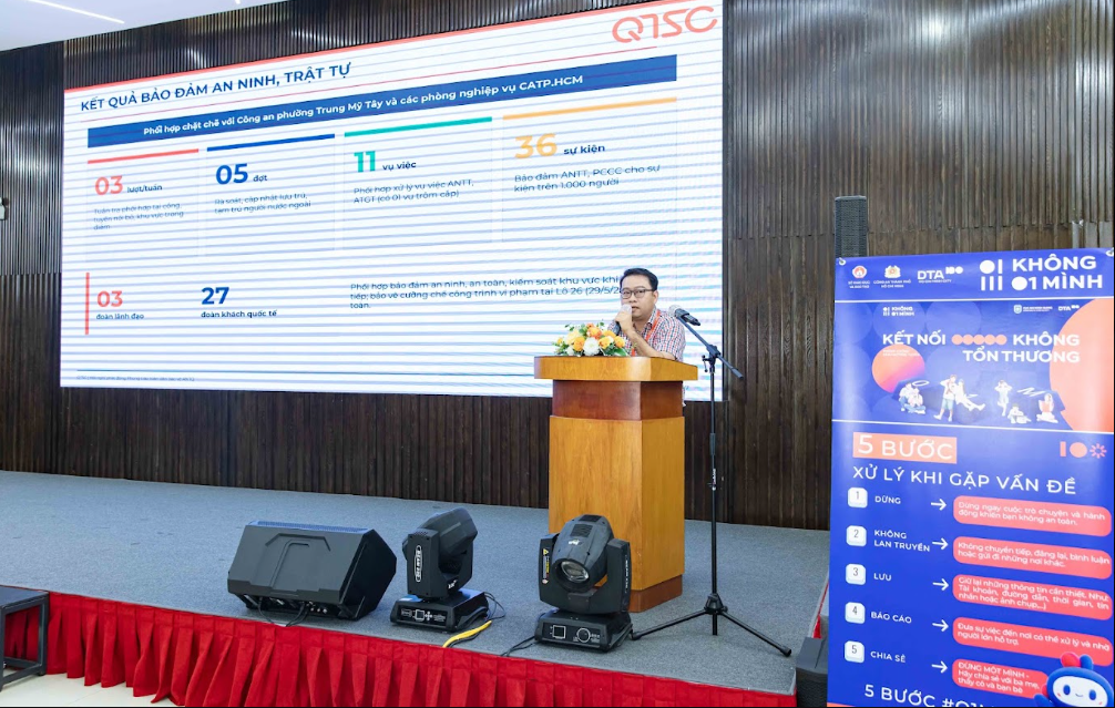 Ông Nguyễn Thanh Lâm, Trưởng Trung tâm An ninh mạng QTSC báo cáo kết quả đạt được trong công tác đảm bảo ANTT, an ninh mạng và những phương hướng triển khai trong thời gian tới