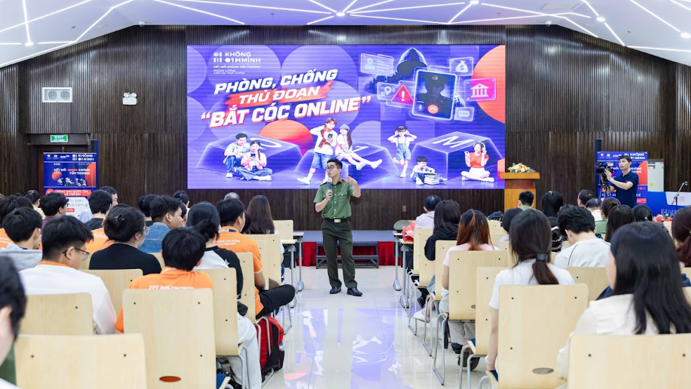 Báo cáo viên Phòng An ninh mạng chia sẻ về chiến dịch “Không một mình - kết nối không tổn thương”
